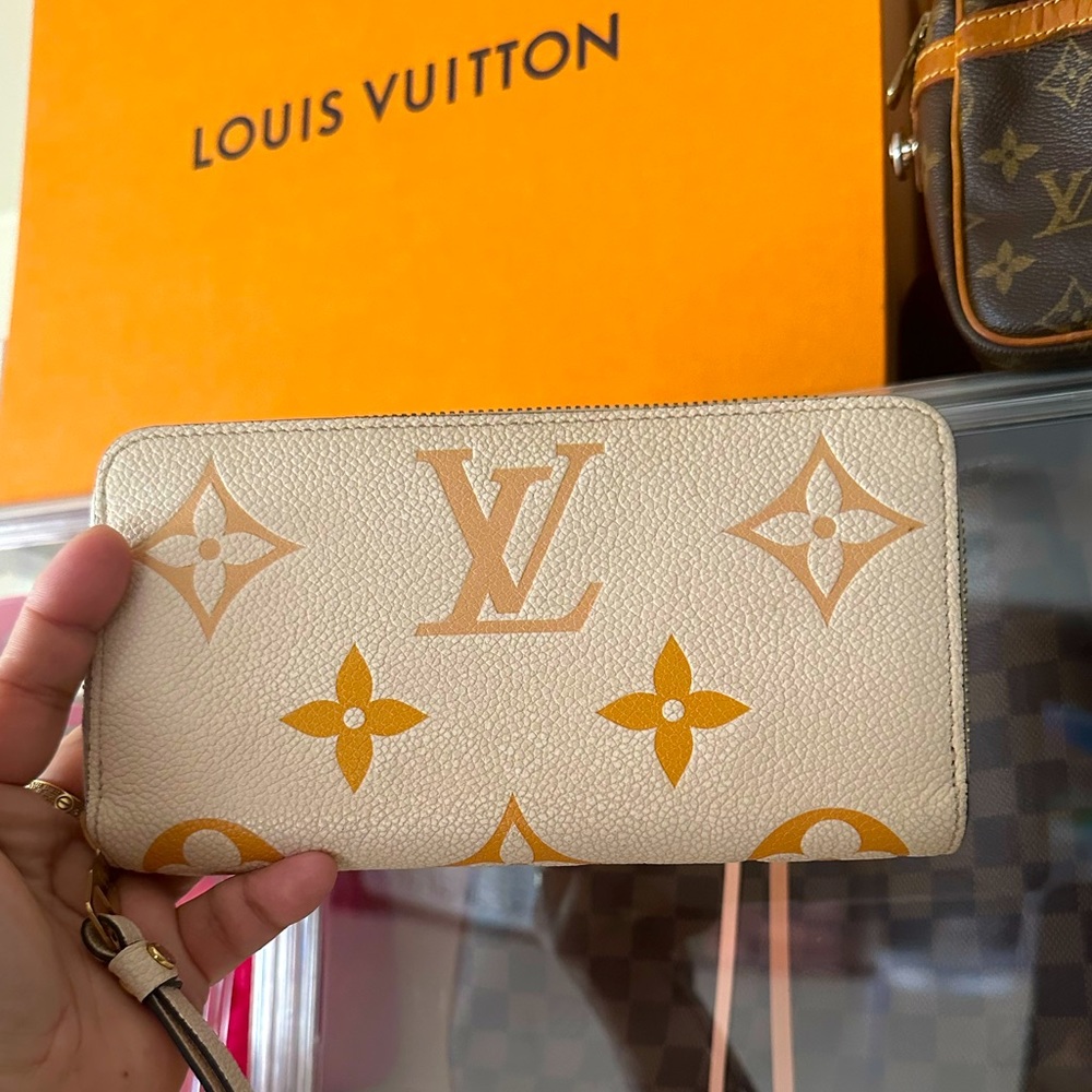 Louis vuitton bicolor yellow zippy wallet,
